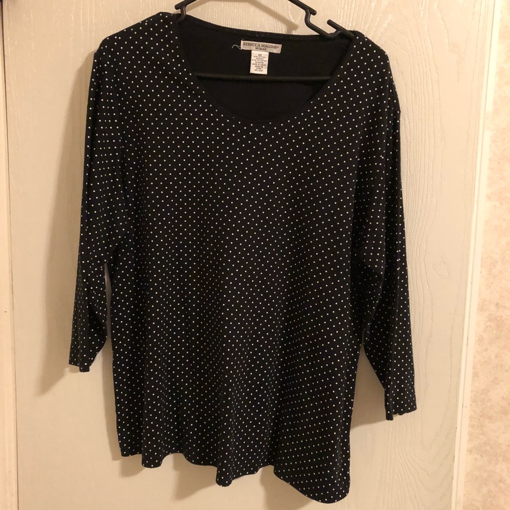 2 polka dot 3/4 length sleeve shirts